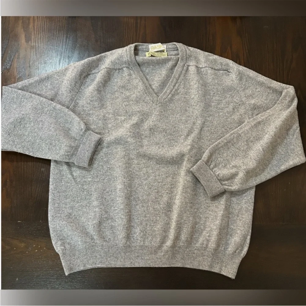 Vintage BASKIN Men's Gray V-Neck Sweater 100% Australian Lambswool size Large